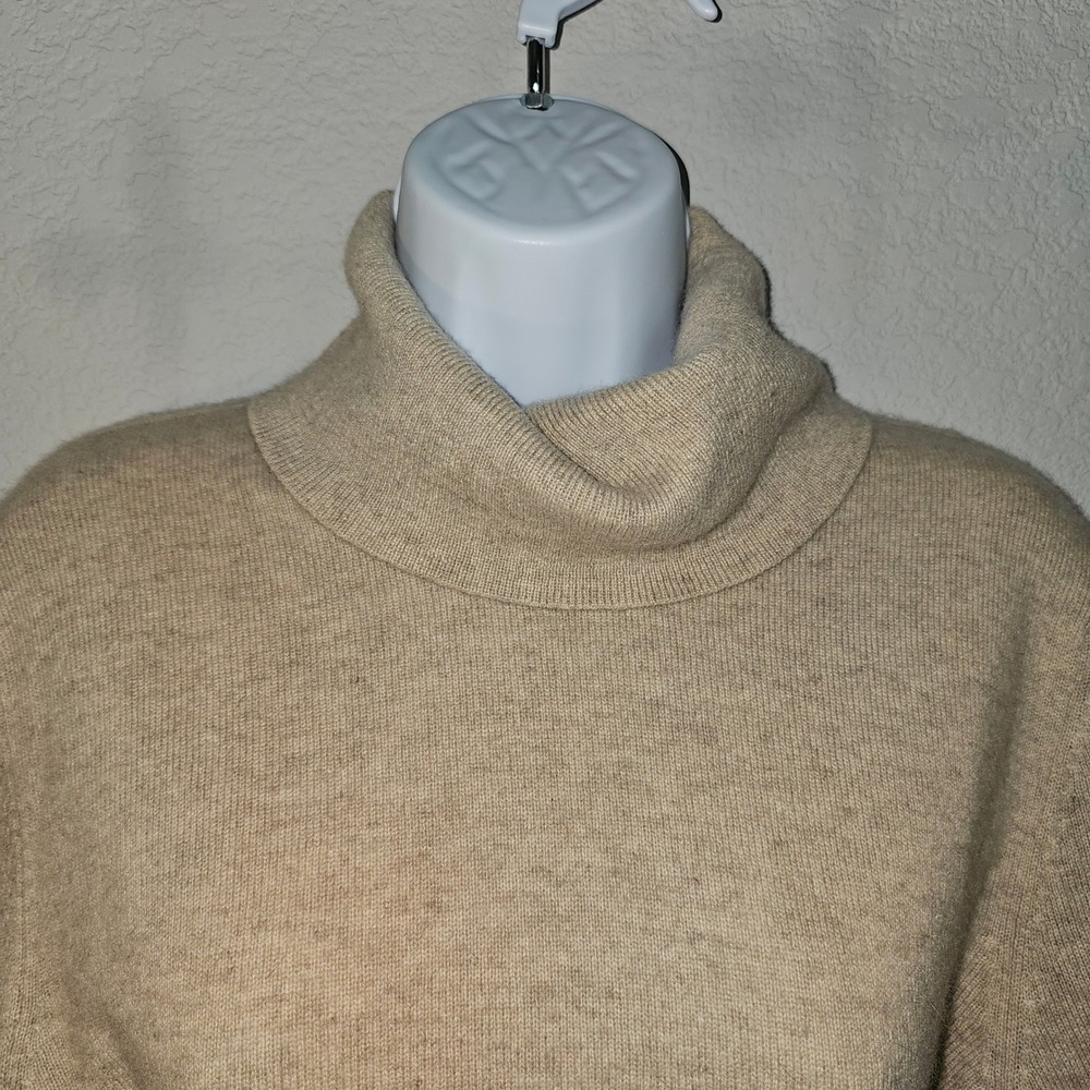 Avellini Luxury 100%‎ cashmere sand beige turtle neck quiet luxury academia